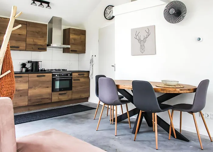 Stunning Home In Ijhorst With Wifi